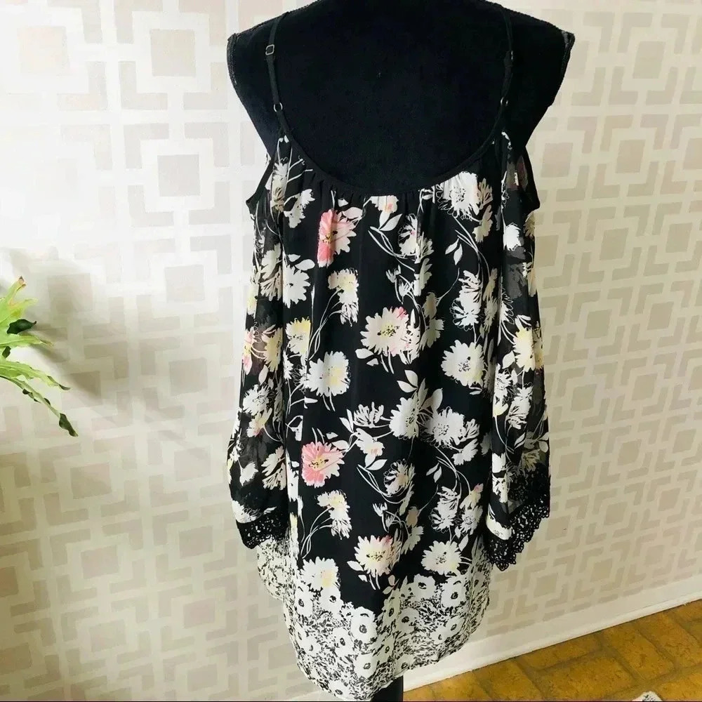 Xhilaration Women’s Black Floral Cold Shoulder Dress Crochet accent Medium - Picture 3 of 3